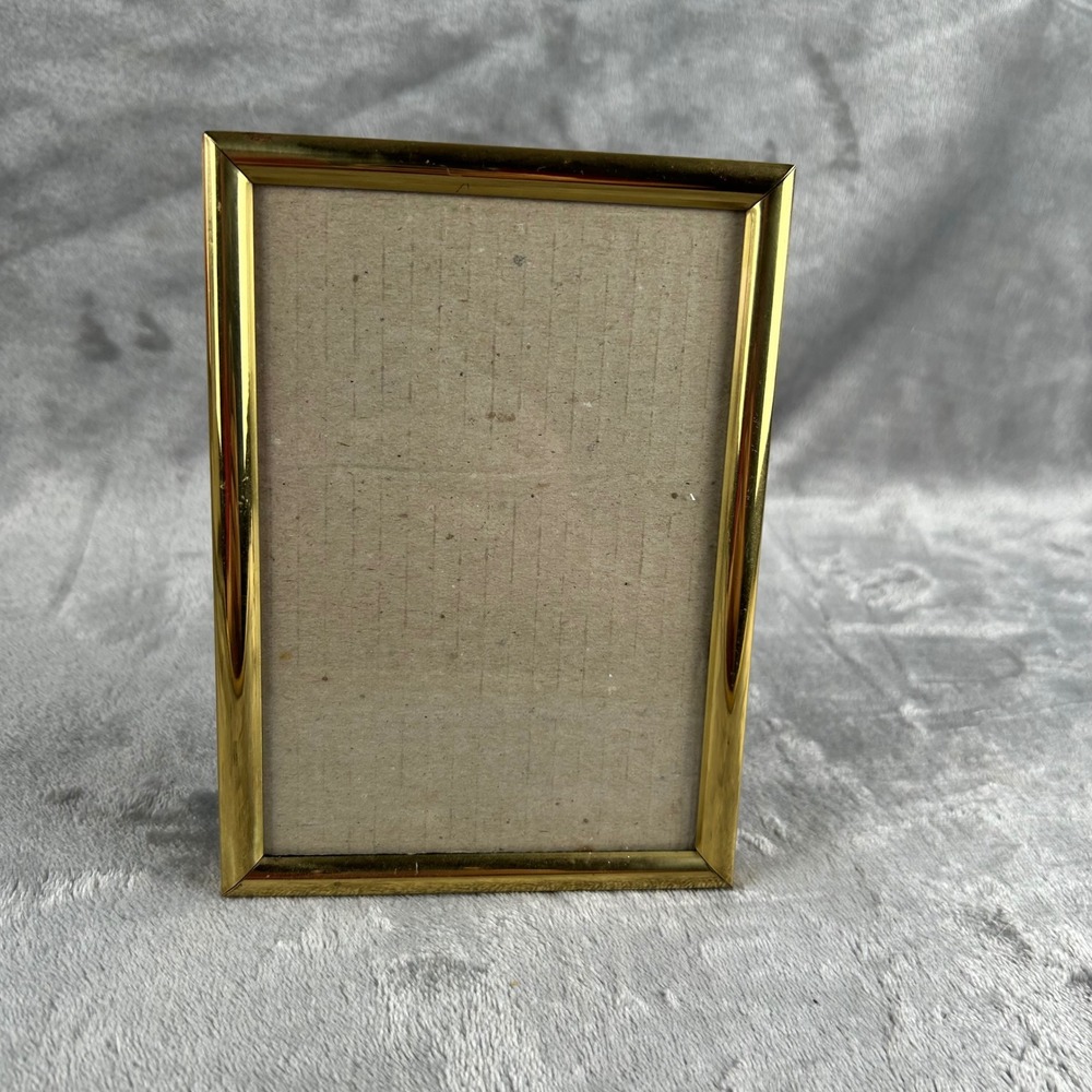 Vintage Gold Metal Picture Frame ~5x7 Minimalist Tabletop Wall Mount Taiwan ROC‎